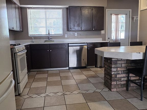 4th image of 2511 E Lockett Rd