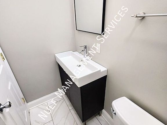 3rd image of 315 37th St