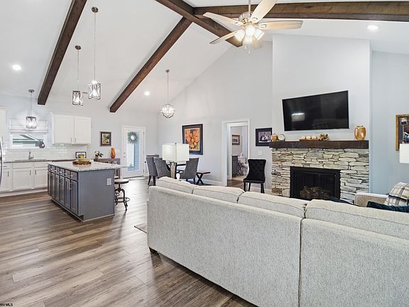 5th image of 219 Crimson Ln