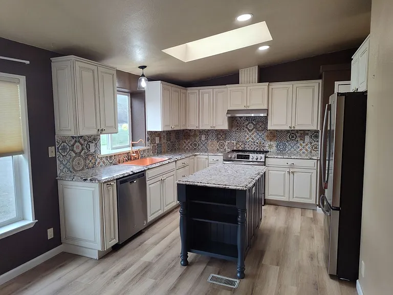 20296 Clearwater Dr — Photo 3