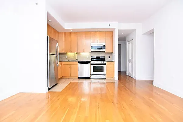 Rented by Bohemia Realty Group | media 12