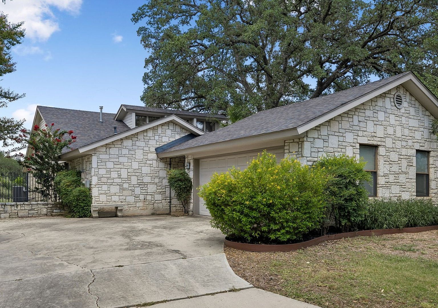 1025 River Park