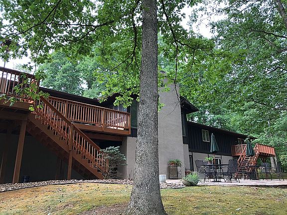 3rd image of 322 Parkwood Dr