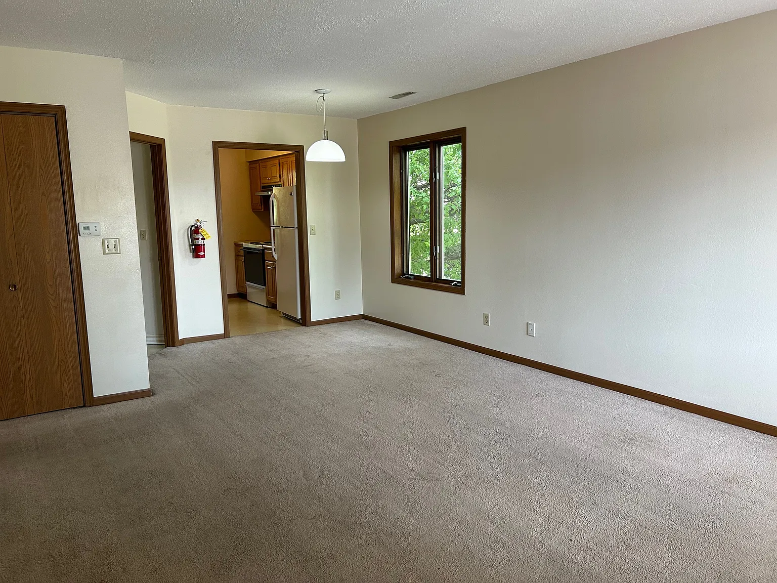 2 bed, $1,000 — Photo 2