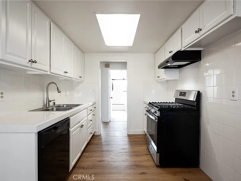 972 W 14th St #3 — Photo 18