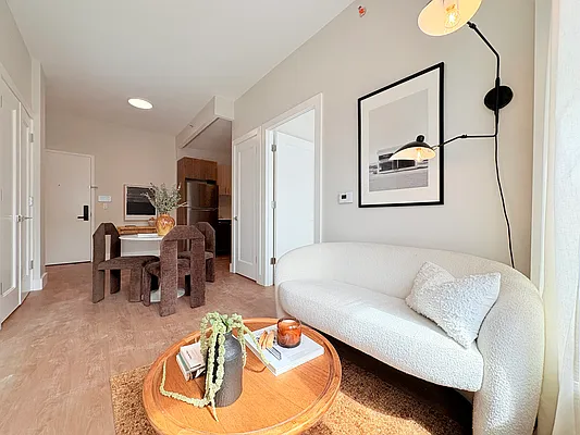 Rented by EXR | media 9