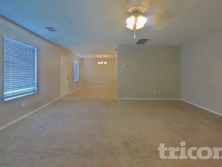 4865 Waterford Dr — Photo 3
