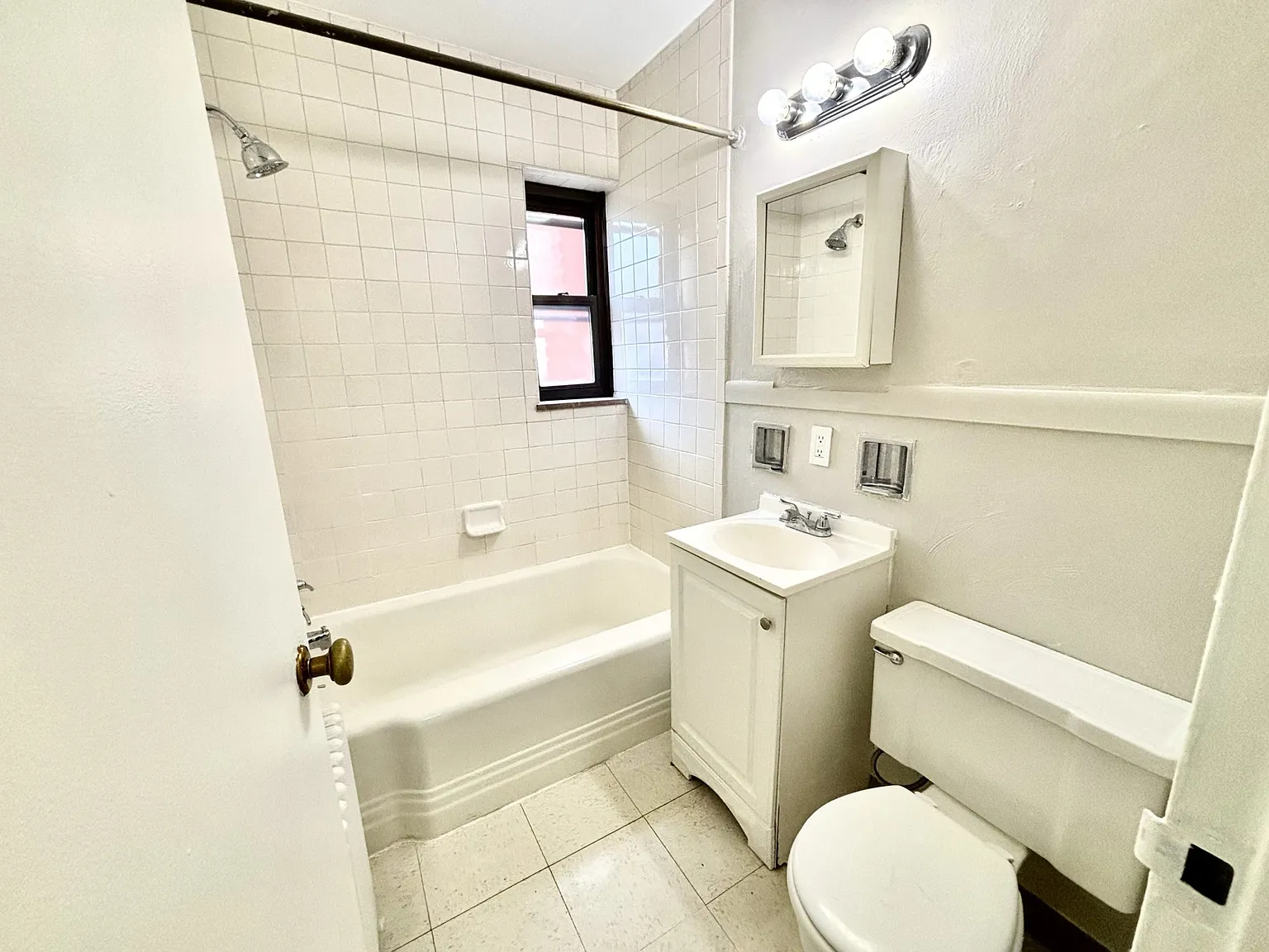 1 bed, $1,025 — Photo 4