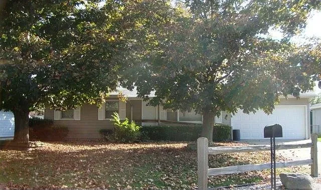 107 Linden Dr photo 1
