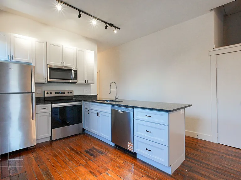 880 Hamlet St. — Photo 6