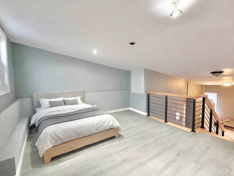 2nd image of 140 Suydam St #3L