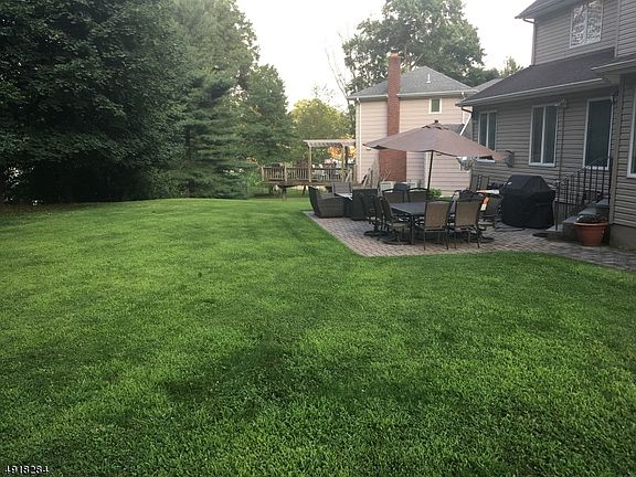 3rd image of 17 Crestwood Dr