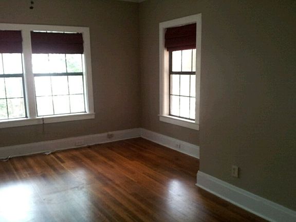 3rd image of 2215 East Ave