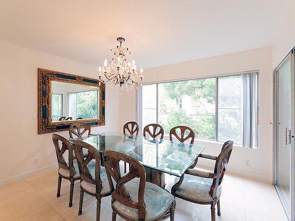 5th image of 516 San Vicente Blvd Unit 305