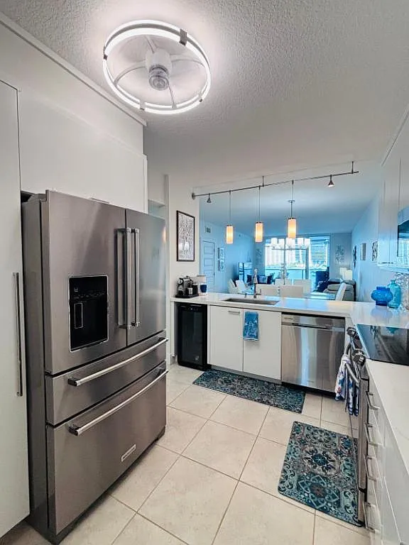 2 bed, 1255 sqft, $4,500 — Photo 3