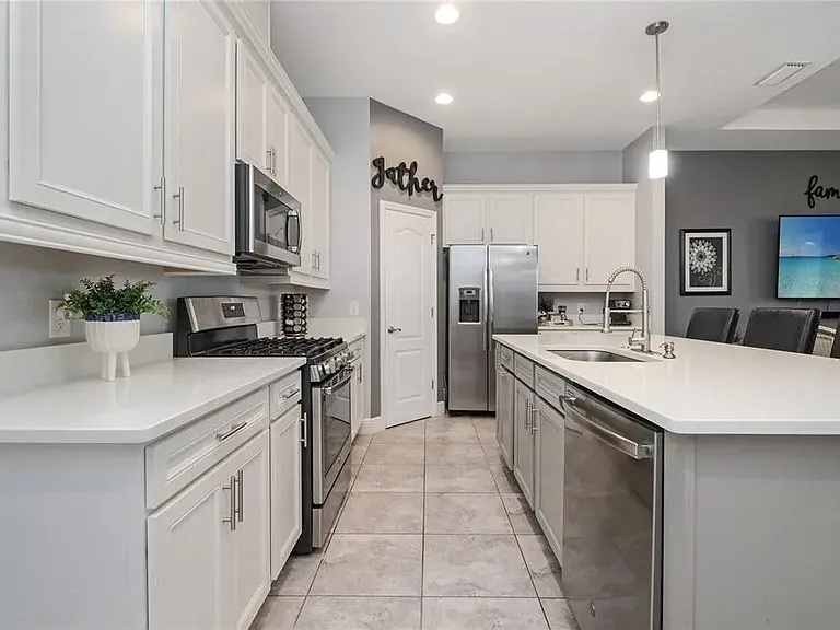 1090 Alder Tree Dr — Photo 7