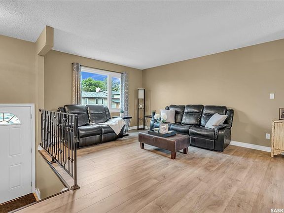 4th image of 111 Caldwell Cres
