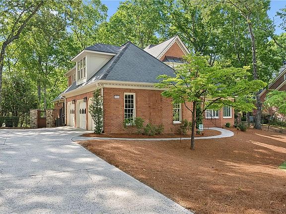 3rd image of 210 Wicklawn Way