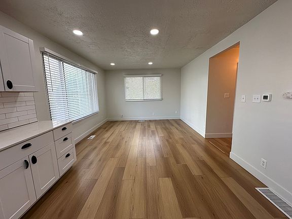 3rd image of 123 S McClelland St #3