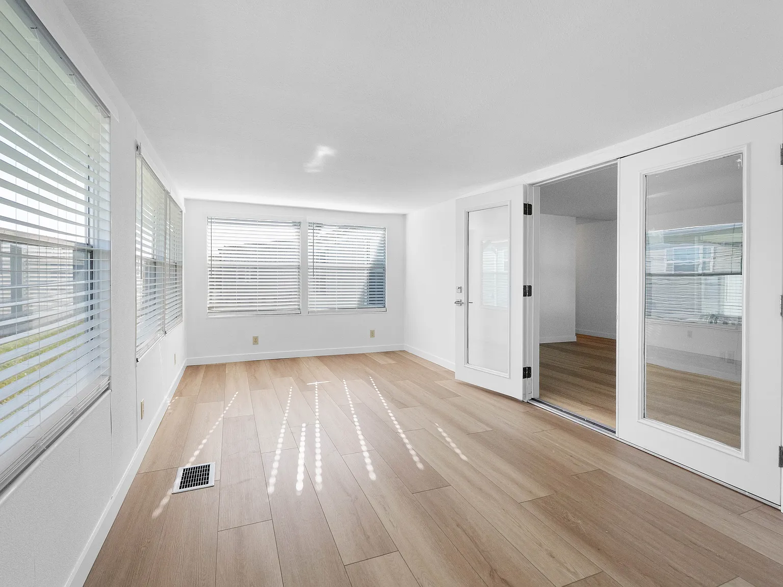 2 bed, 1100 sqft, $2,050 — Photo 2