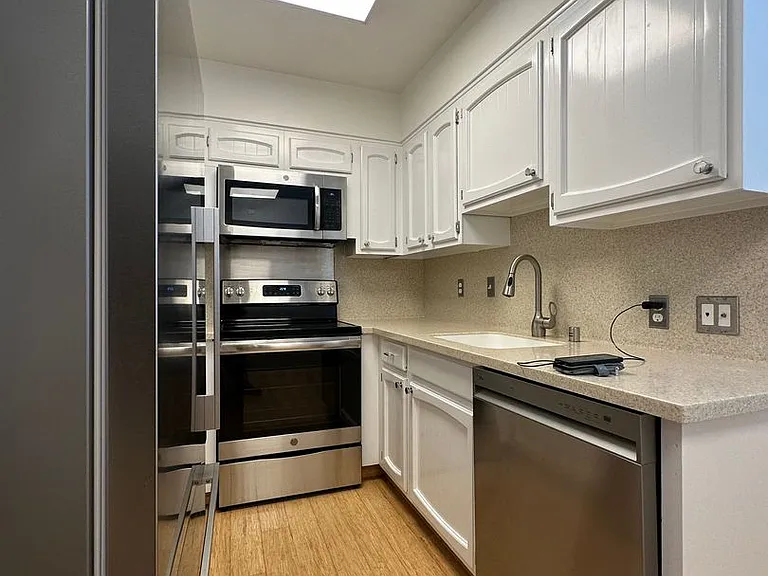 195 Collingwood St #1124R — Photo 5