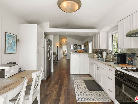 4th image of 31 Paradise Cove Rd