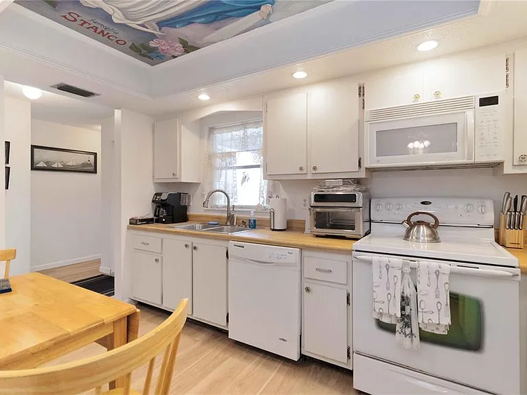 6215 Green View Cir #74 — Photo 10