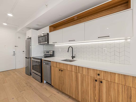 3rd image of 60 W 125th St #1602