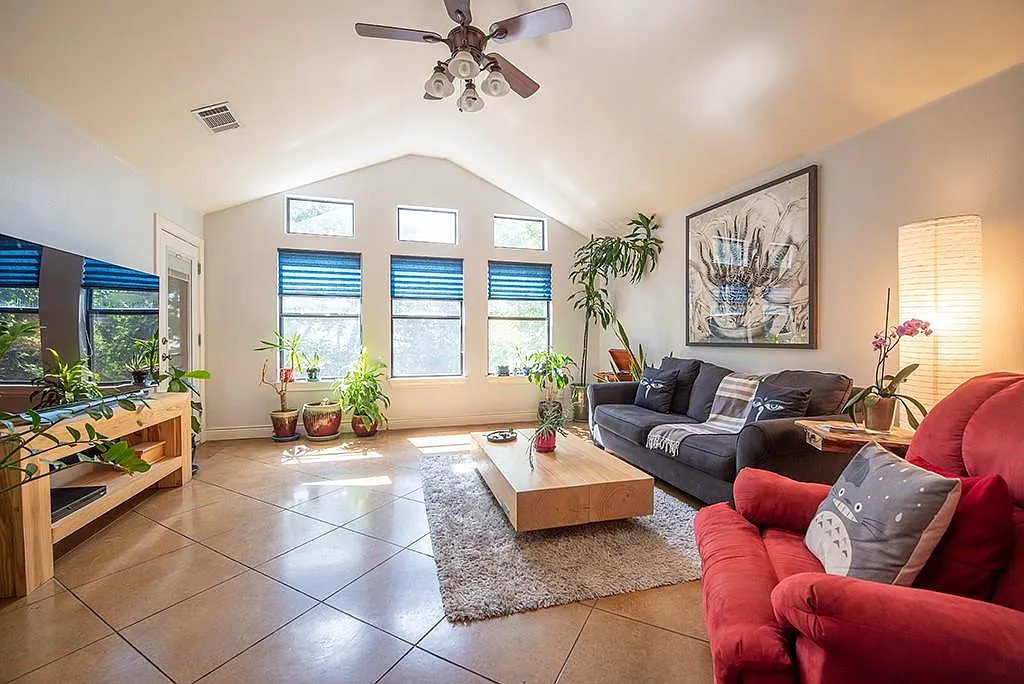 3 bed, 2.0 bath, 1783 sqft, $3,400 — Photo 1