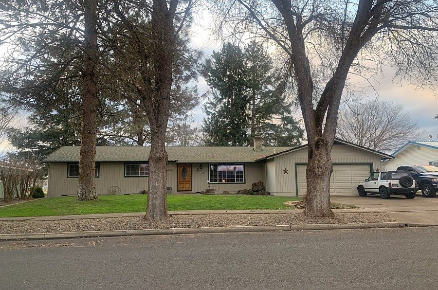 1st image of 221 Teakwood Dr