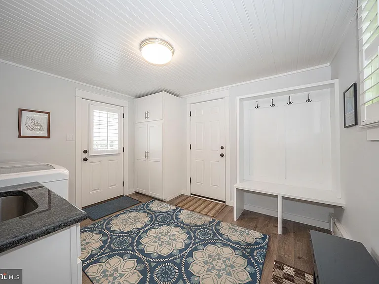 533 Monument Ave — Photo 14