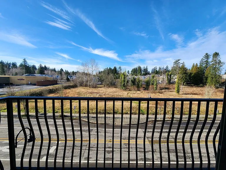 The Crossings at Gresham Station — Photo 43