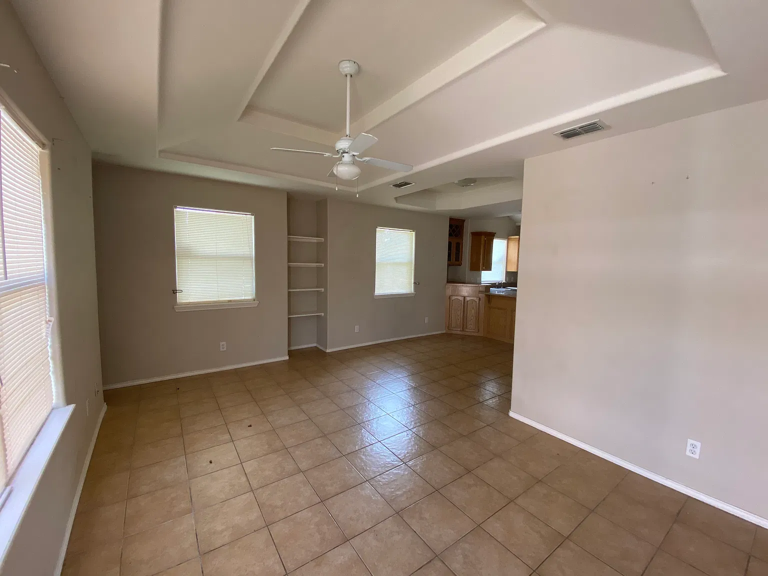 2 bed, 1000 sqft, $925 — Photo 3