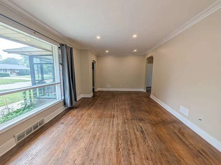 37 Franklin Blvd — Photo 5