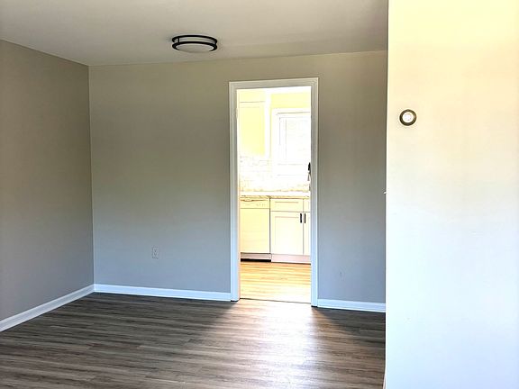 5th image of 7 Brickyard Rd APT D