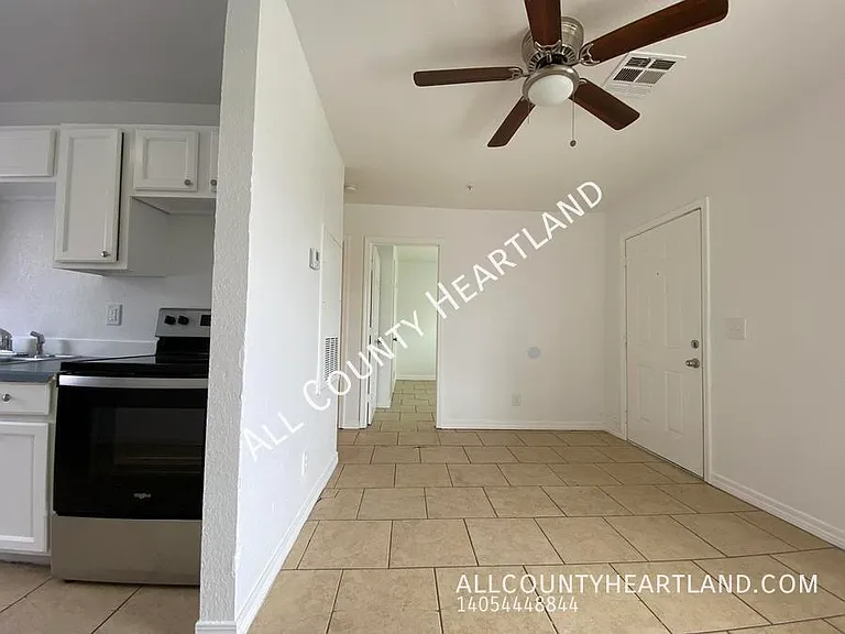 944 SE 14th St #1 — Photo 4