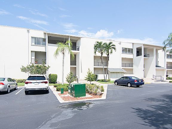 3rd image of 11811 Ave Of The PGA #5-3C