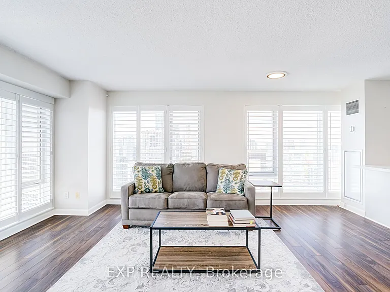 210 Victoria St #Penthouse 09 — Photo 12