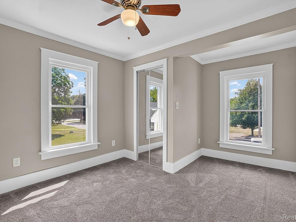 403 E Ellen St, photo 22