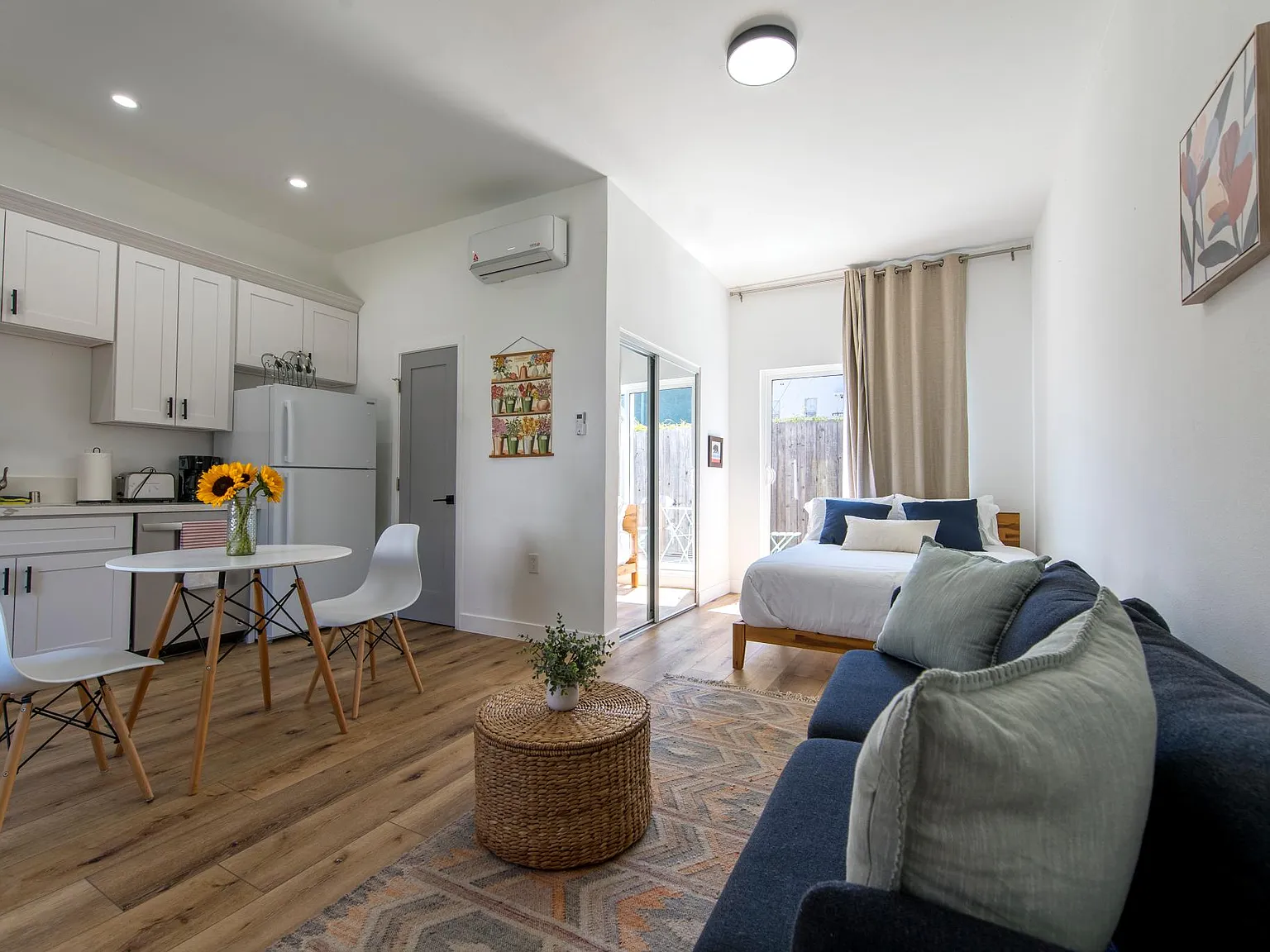 Studio, 350 sqft, $2,000 — Photo 2