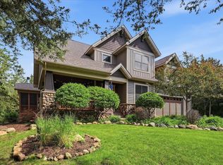 492 E Cove Rd, Hudson, WI 54016