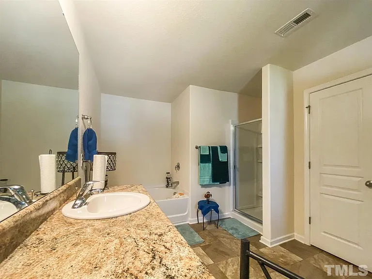326 Pillow Ln — Photo 32