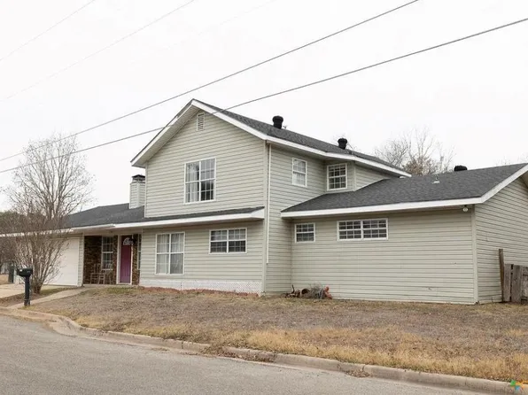 1104 Moss Ln, Cuero, TX 77954