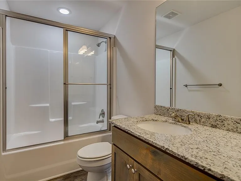 5427 Southwood Ave — Photo 6