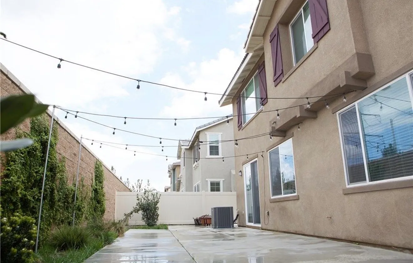 5 bed, 2862 sqft, $4,000 — Photo 2