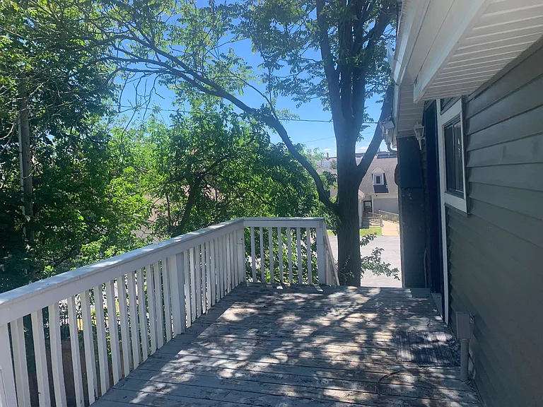 208 N Linn St — Photo 17