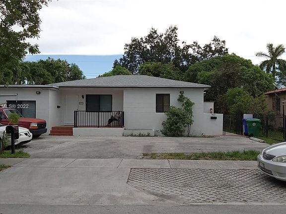 2nd image of 823 NW 36th Ave #823