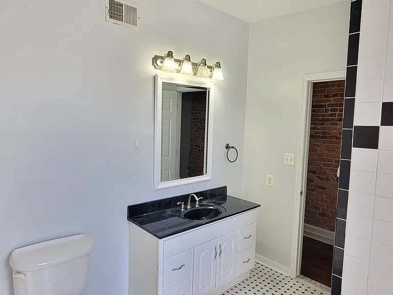926 S Hanover St — Photo 29
