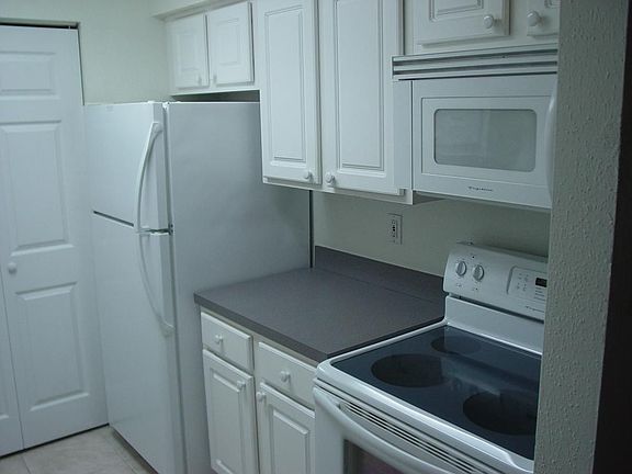 4th image of 3700 Idlebrook 206 Cir