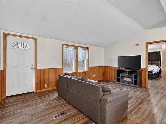 5th image of 9300 E Hillis Rd